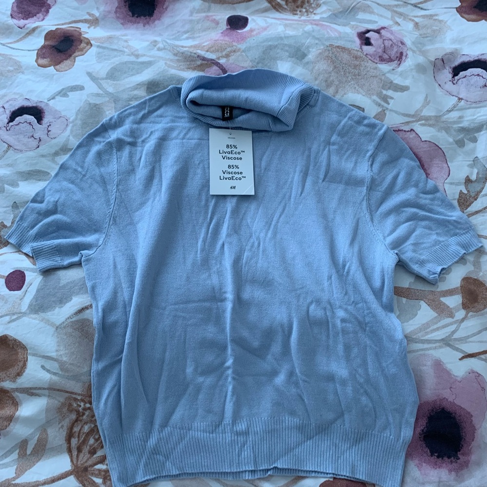 H&M turtle neck shirt